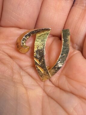 Mamselle Vintage Letter V Brooch Gold Tone Script Initial Pin